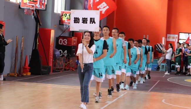 規(guī)劃設(shè)計(jì)院“迎中秋、慶國慶”第一屆籃球比賽拉開帷幕