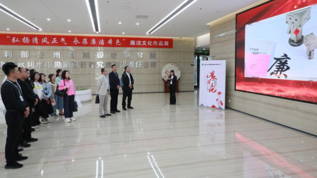 蘭州大學(xué)管理學(xué)院師生參觀甘肅工程咨詢集團廉潔文化作品展