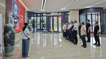 甘肅省新業(yè)資產(chǎn)經(jīng)營(yíng)有限責(zé)任公司參觀甘肅工程咨詢集團(tuán)廉潔文化作品展
