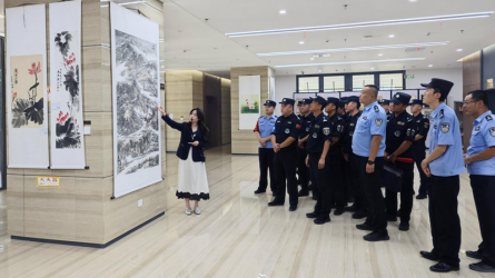 蘭州鐵路公安局蘭州公安處乘警支隊參觀甘肅工程咨詢集團(tuán)廉潔文化作品展