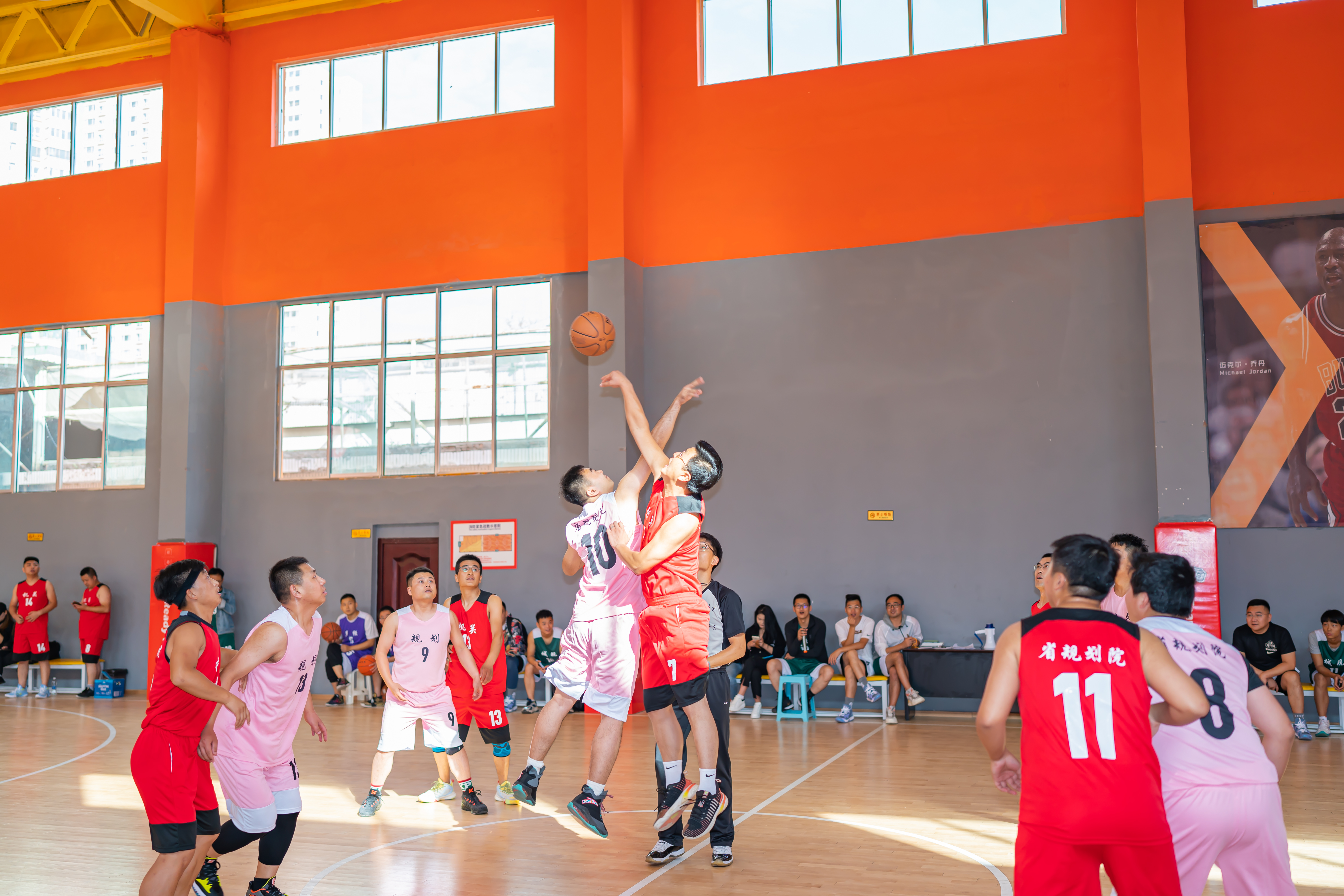 規(guī)劃設(shè)計(jì)院“迎中秋、慶國慶”第一屆籃球比賽拉開帷幕